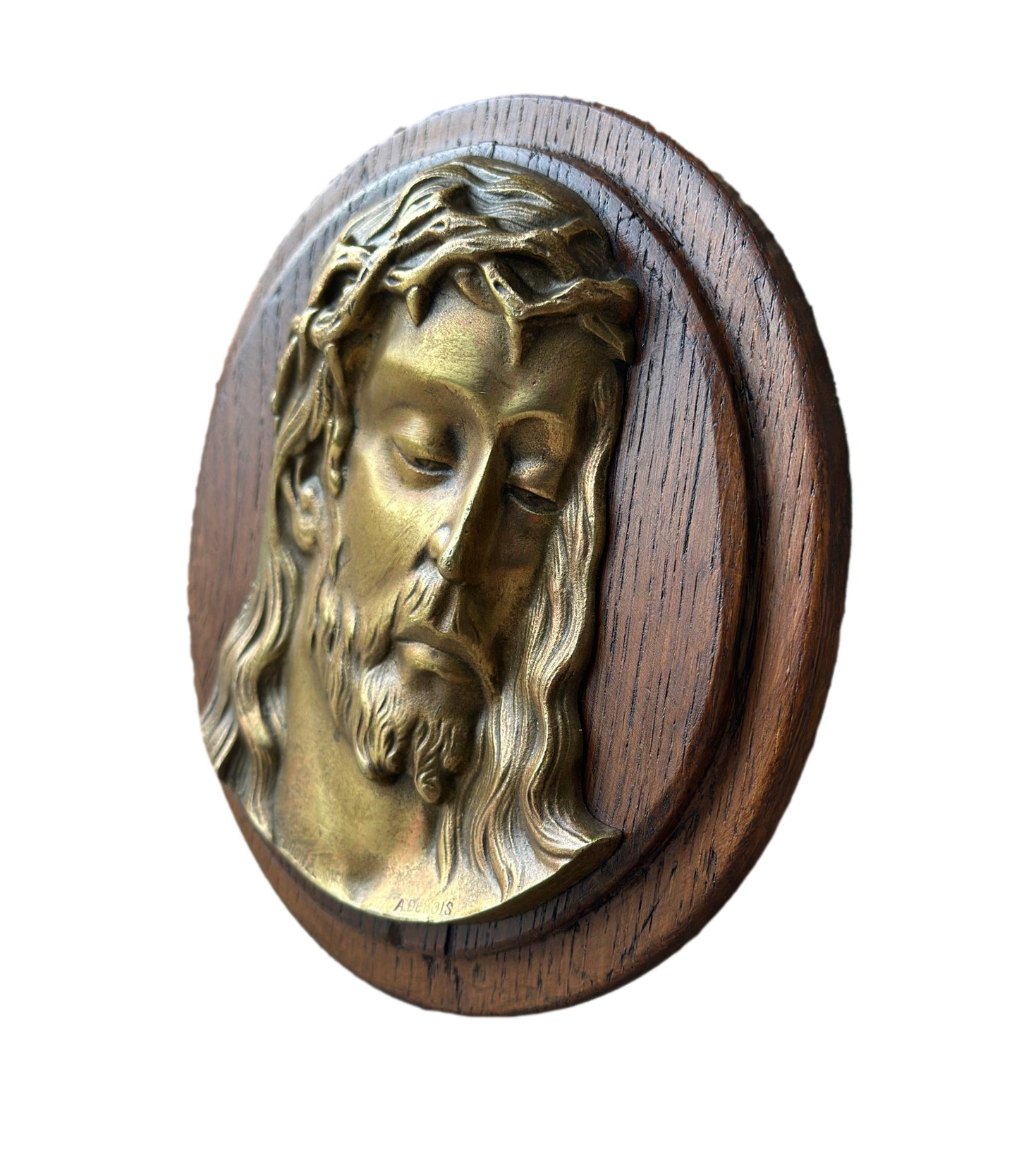 Side View – Profile angle showcasing the depth and finesse of the bronze modeling.