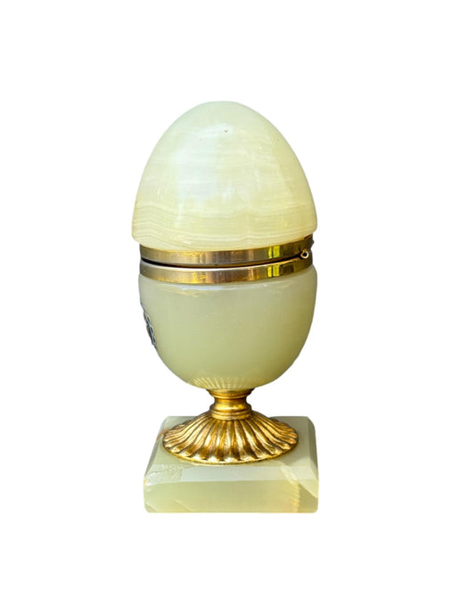 Vintage onyx egg-shaped jewelry box with gold-toned base and white-yellow stone, 1970s design
