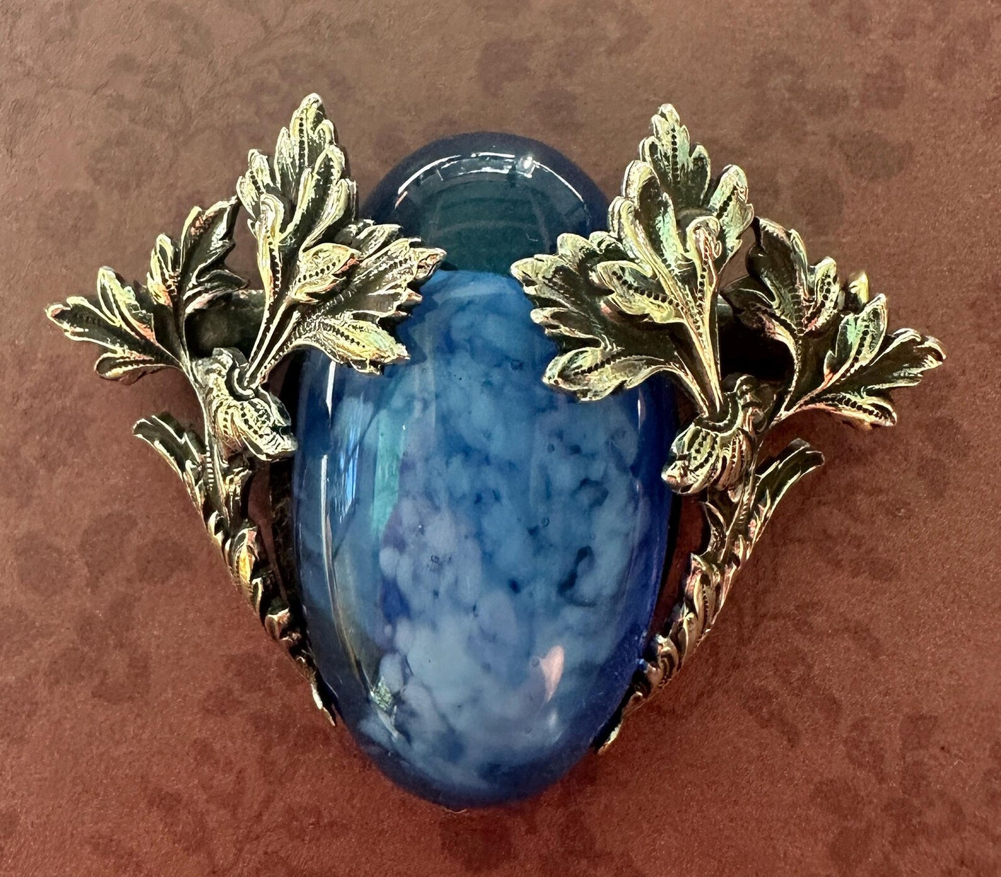 Antique Art Nouveau brooch in silver-plated metal with delicate pâte de verre details. A vintage, intricately designed jewelry piece, perfect for collectors and lovers of timeless elegance