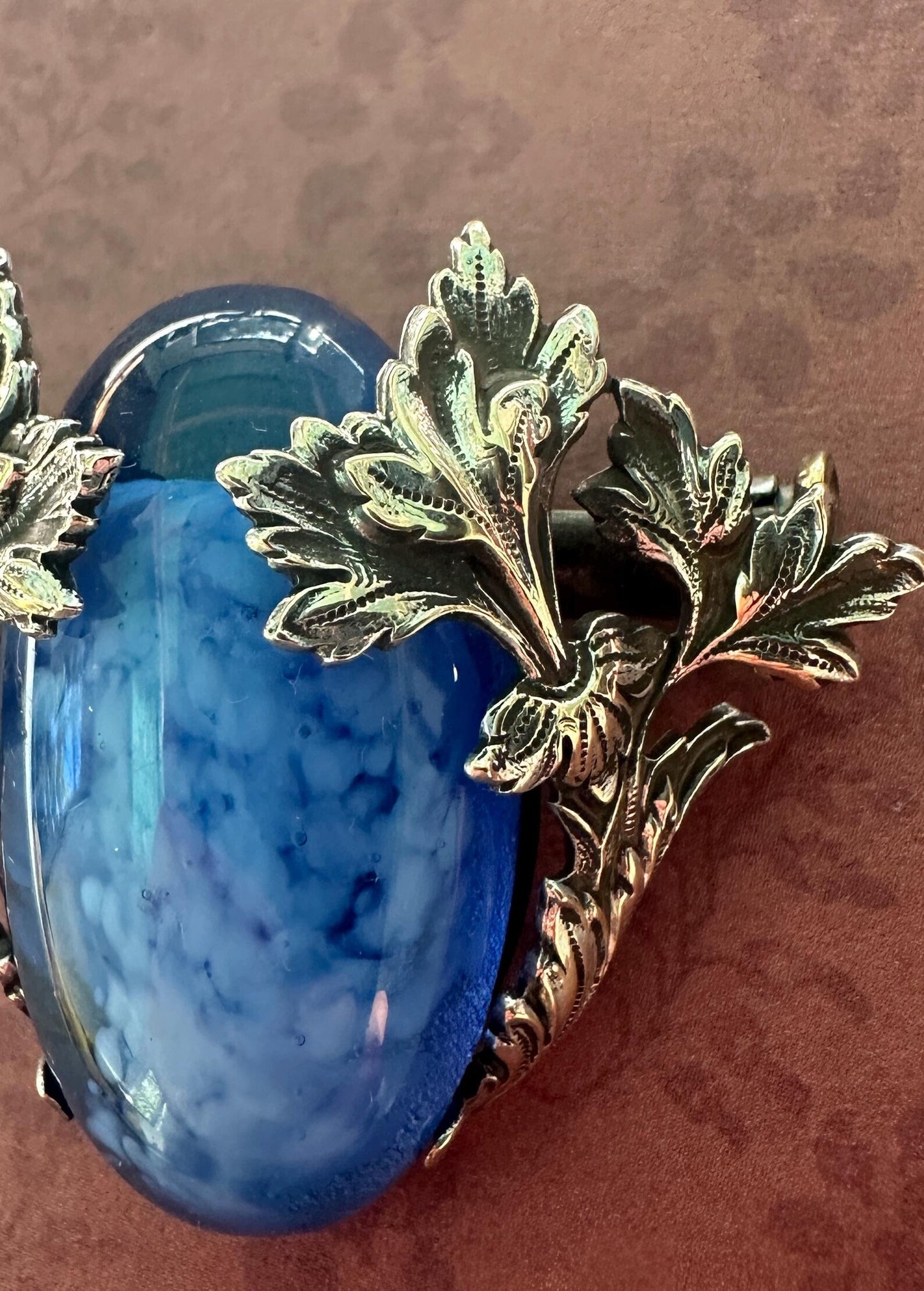 Antique Art Nouveau brooch in silver-plated metal with delicate pâte de verre details. A vintage, intricately designed jewelry piece, perfect for collectors and lovers of timeless elegance