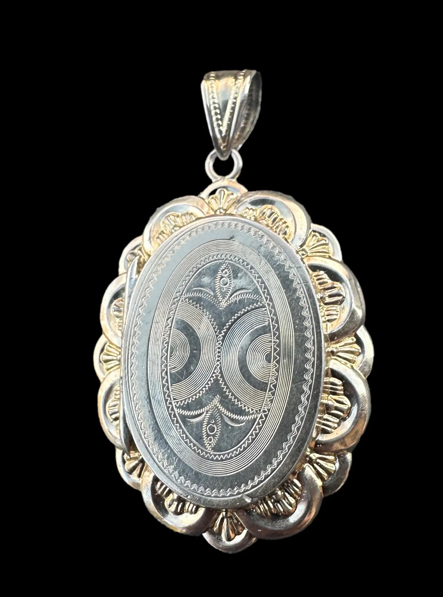 Vintage medallion necklace in sterling silver and vermeil, perfect for a precious keepsake.