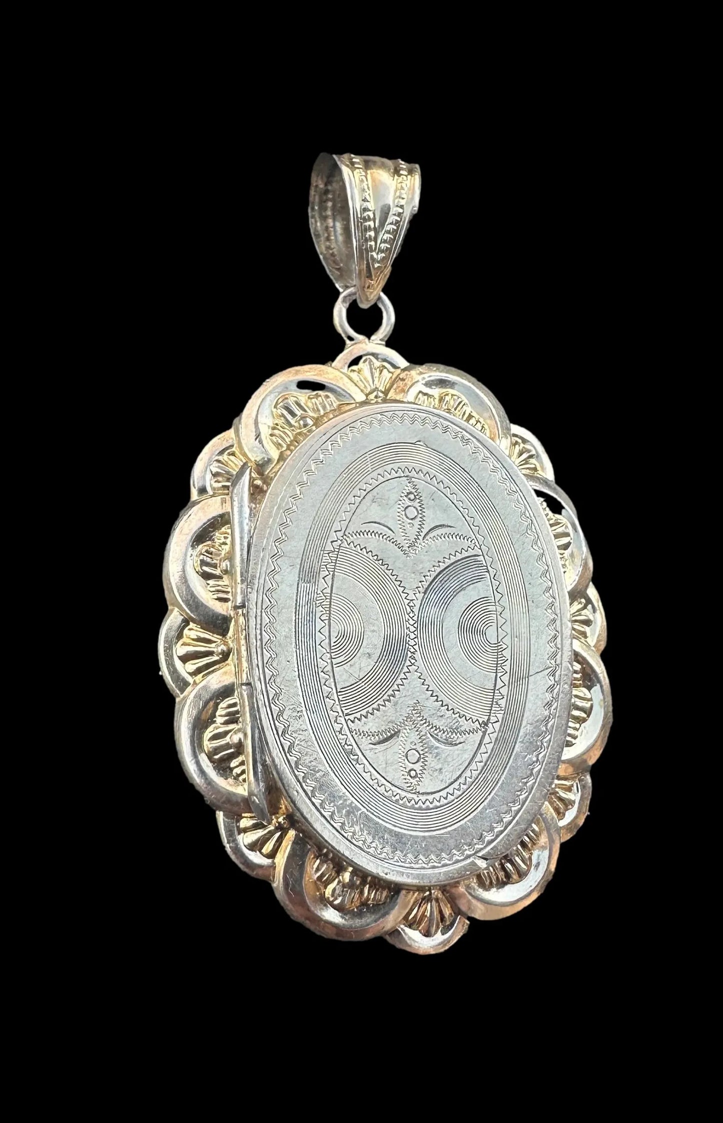 Vintage medallion necklace in sterling silver and vermeil, perfect for a precious keepsake.
