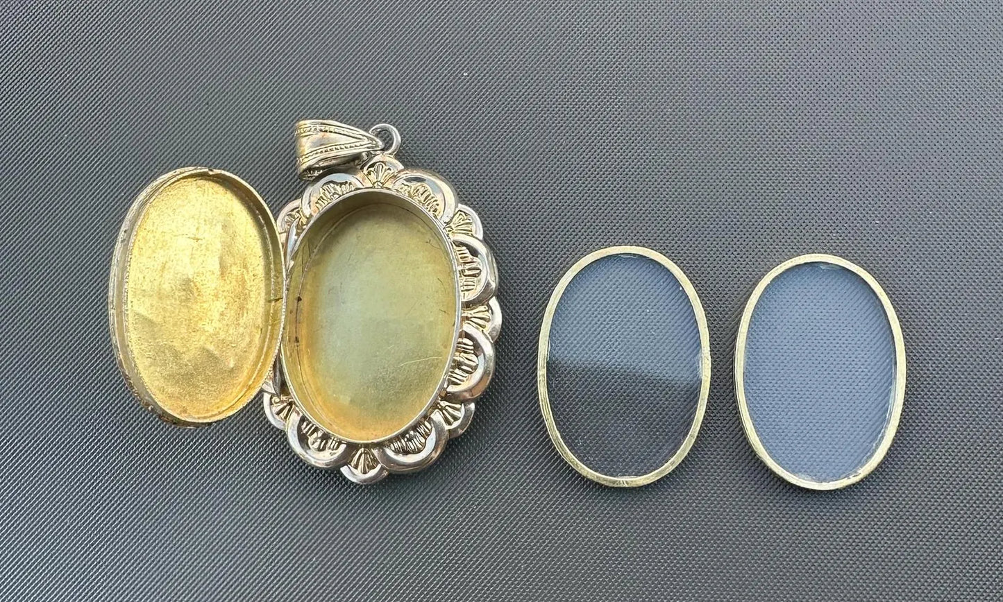 Vintage medallion necklace in sterling silver and vermeil, perfect for a precious keepsake.