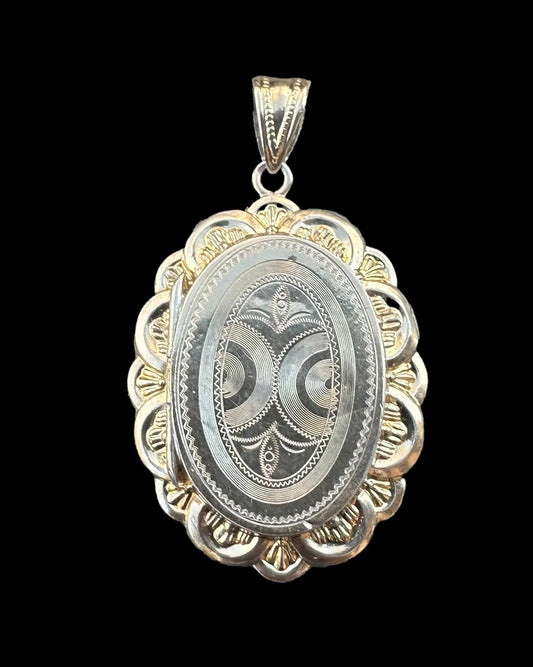 Vintage medallion necklace in sterling silver and vermeil, perfect for a precious keepsake.