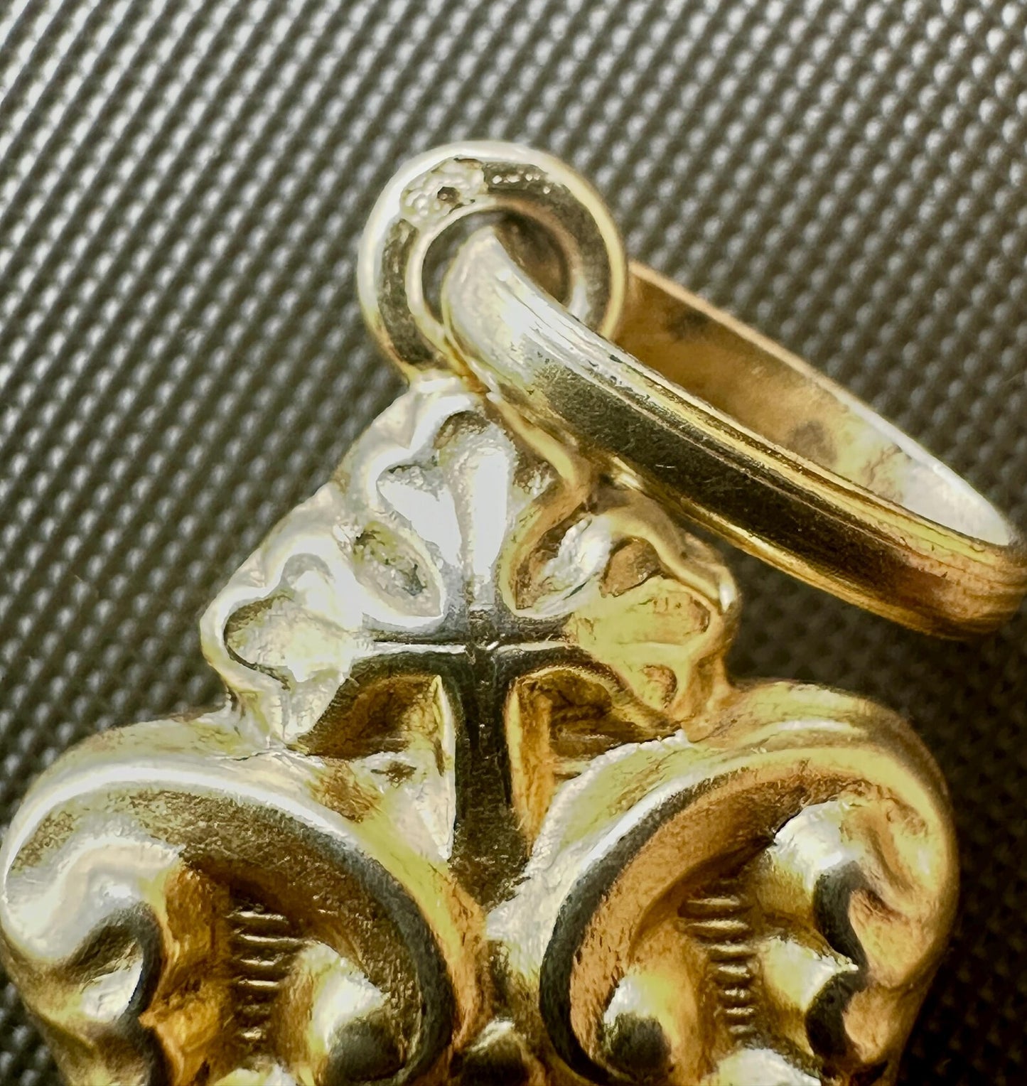 Antique French Crucifix in Vermeil & Mother-of-Pearl – 19th Century Religious Pendant – Fleur-de-Lys Details