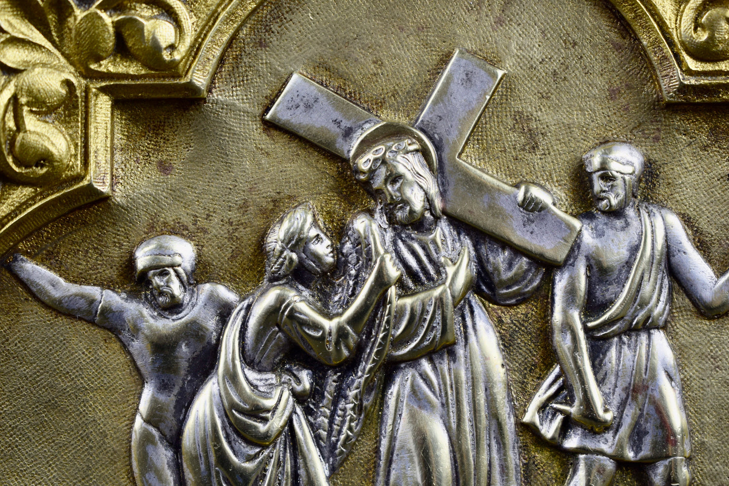 Antique French bronze religious plaque – Jesus meets Saint Veronica, 19th-century Station of the Cross in silver and gilt patina
