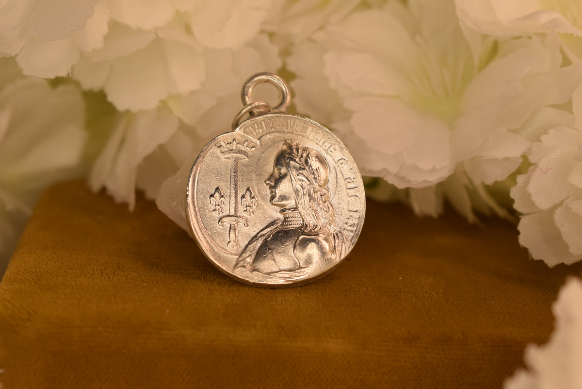 Antique French Joan of Arc Medal – Signed BARGAS – Silver-Plated Bronze – Late 19th / Early 20th Century