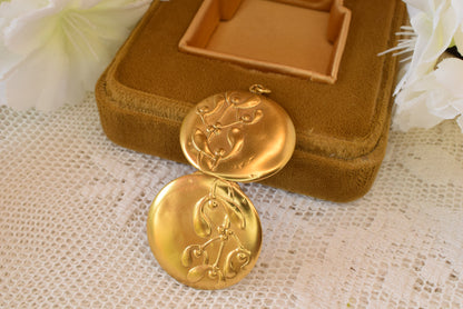 Antique Art Nouveau Gold Filled Locket, Mistletoe Flower Repoussé Pendant, French Round Photo Locket 28mm