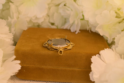 Antique Art Nouveau Photo Locket – Gilt Metal – Circa 1900 – Domed Glass