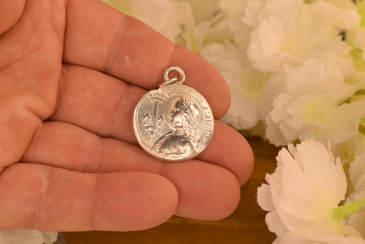 Antique French Joan of Arc Medal – Signed BARGAS – Silver-Plated Bronze – Late 19th / Early 20th Century