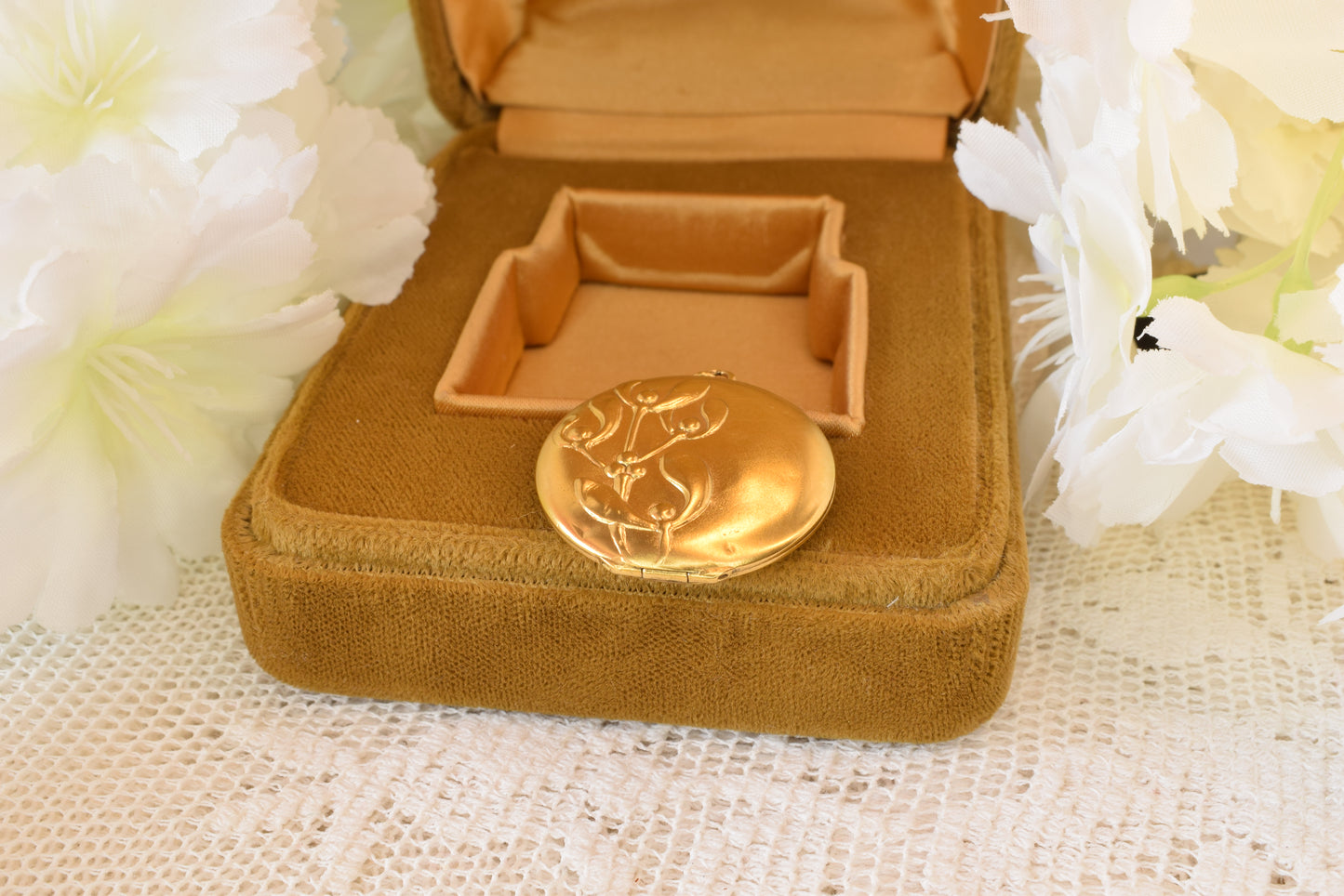 Antique Art Nouveau Gold Filled Locket, Mistletoe Flower Repoussé Pendant, French Round Photo Locket 28mm