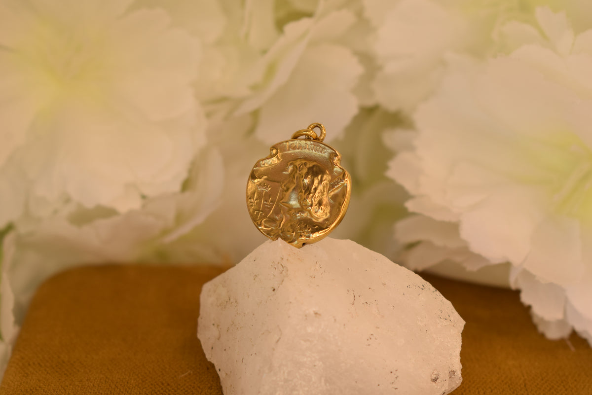 Antique Joan of Arc Medal Signed Becker – French FIX Gold Plated Pendant – Art Nouveau c.1900 – Jeanne d’Arc