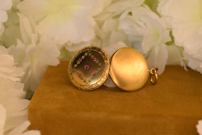 Antique Art Nouveau Photo Locket c.1900–1910 – Gold Plated – Ruby Red Stones