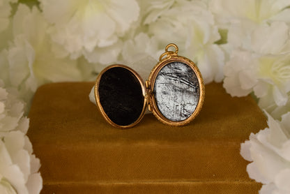 Antique 19th Century Black Onyx Locket – Gilt Brass Oval Photo Locket – Victorian Keepsake Pendant