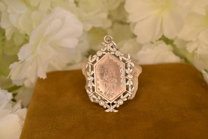 Large Antique Religious Medal in Solid Silver and Rose Gold Plate, Virgin and Child – Souvenir of Notre-Dame du Sacré-Cœur d'Issoudun – French Pendant, 19th/Early 20th Century