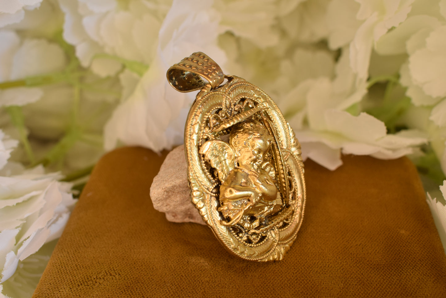 Cherub Angel Oval Medallion Pendant, Gold-Plated Metal, Openwork Filigree Baroque Renaissance Revival Style, Vintage Jewelry