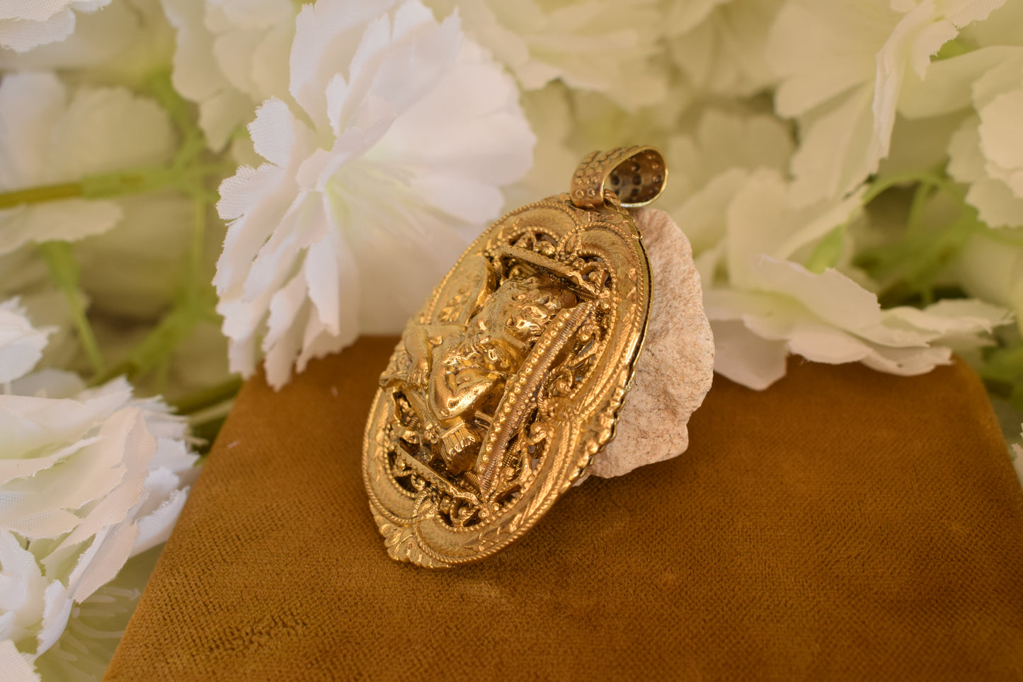 Cherub Angel Oval Medallion Pendant, Gold-Plated Metal, Openwork Filigree Baroque Renaissance Revival Style, Vintage Jewelry