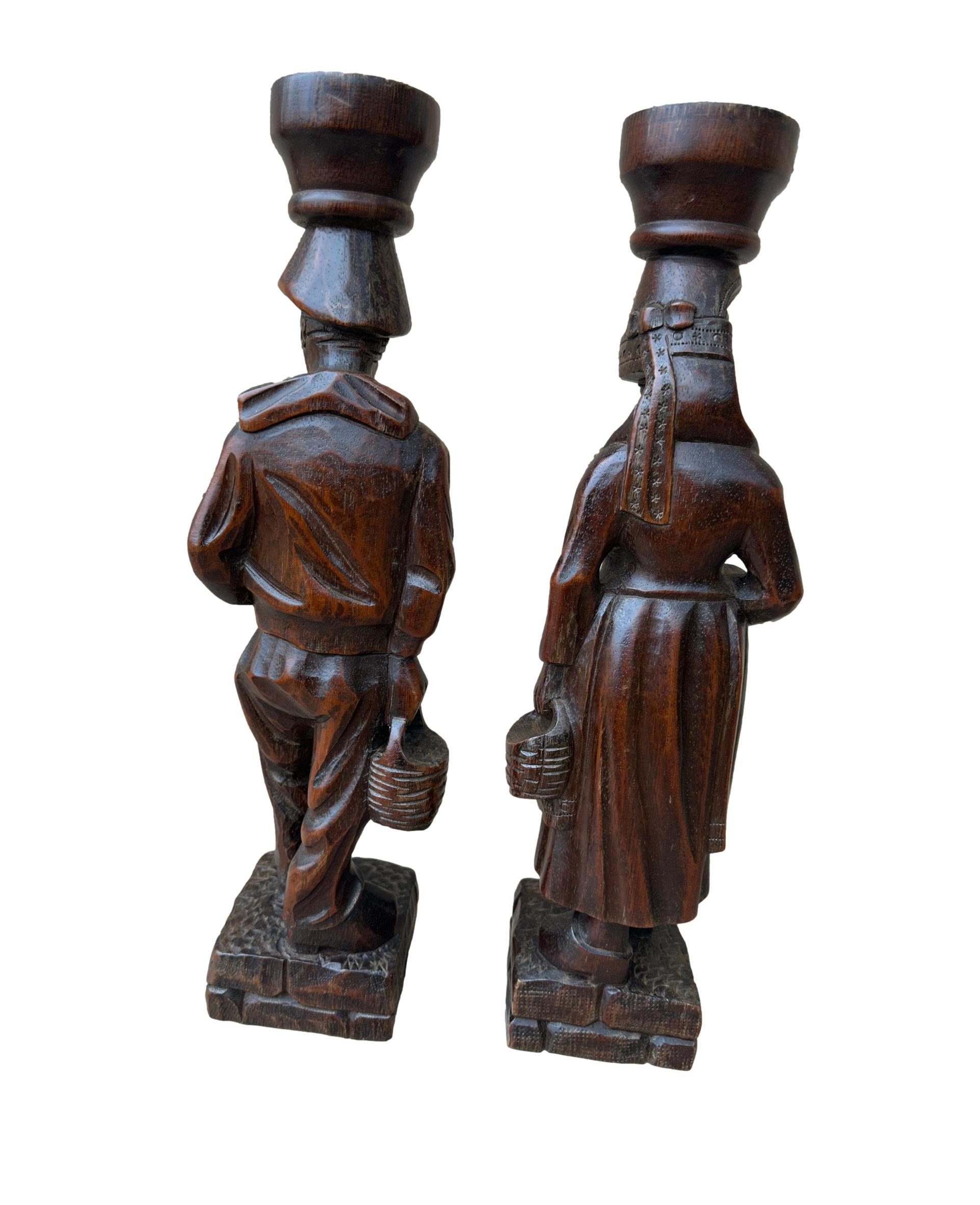 Breton wood sculptures, pair of decorative antique columns for a refined interior