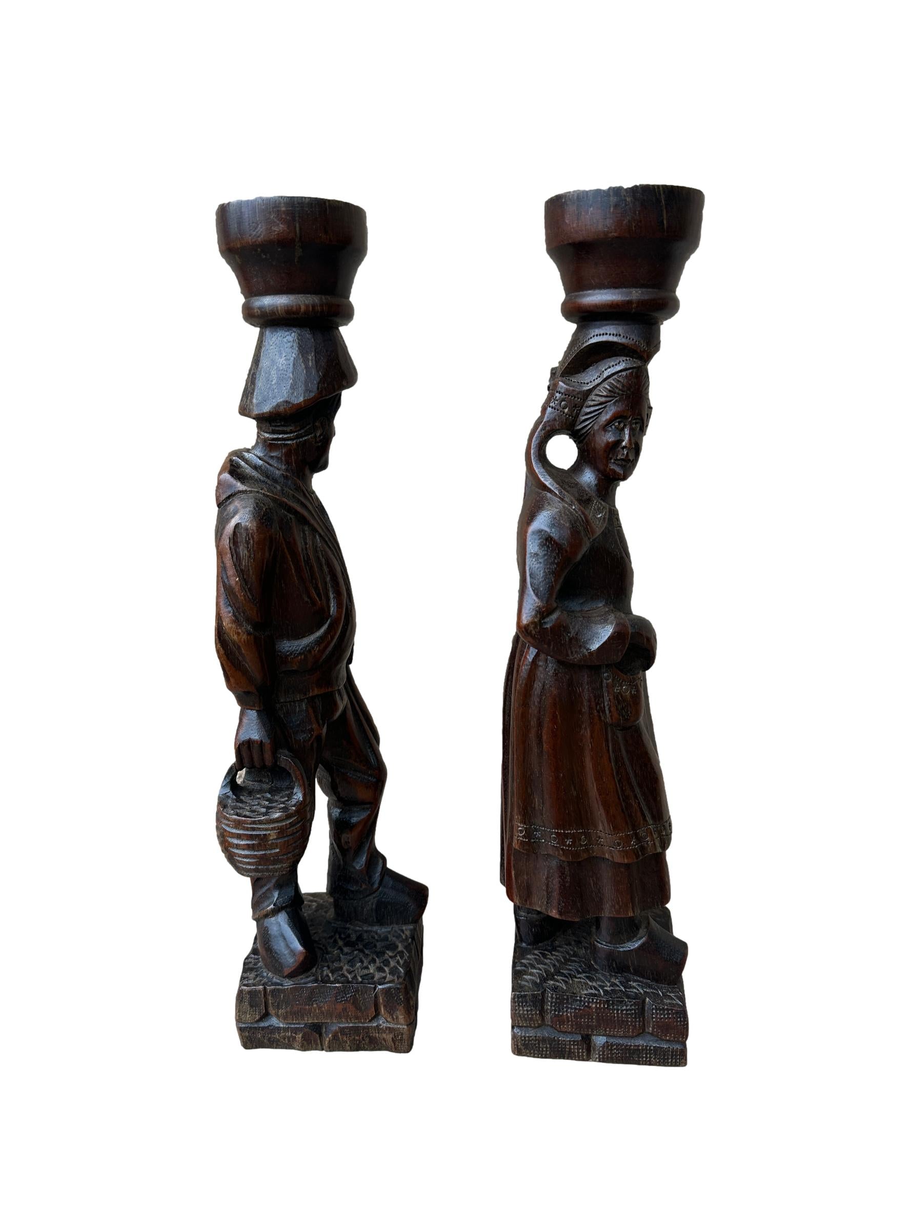 Breton wood sculptures, pair of decorative antique columns for a refined interior