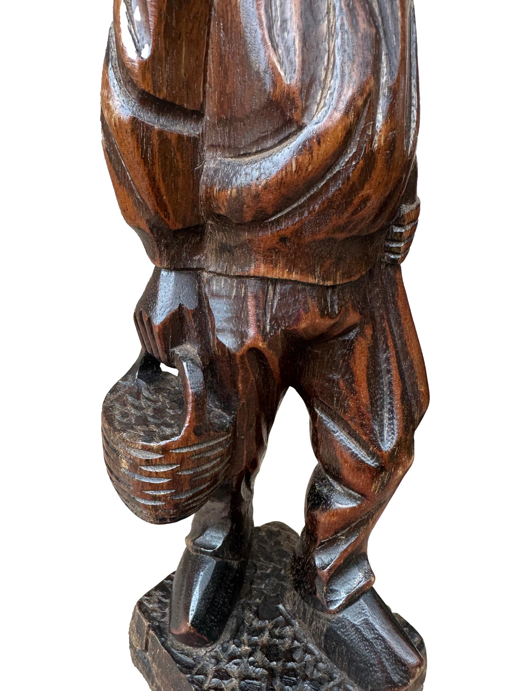 Breton wood sculptures, pair of decorative antique columns for a refined interior