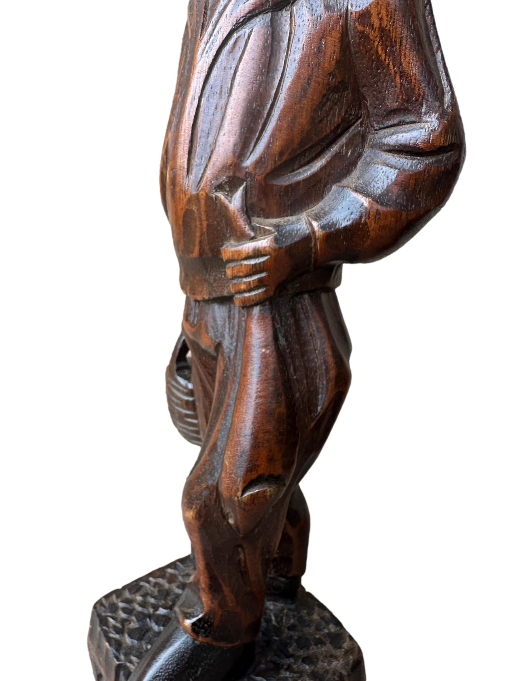 Breton wood sculptures, pair of decorative antique columns for a refined interior