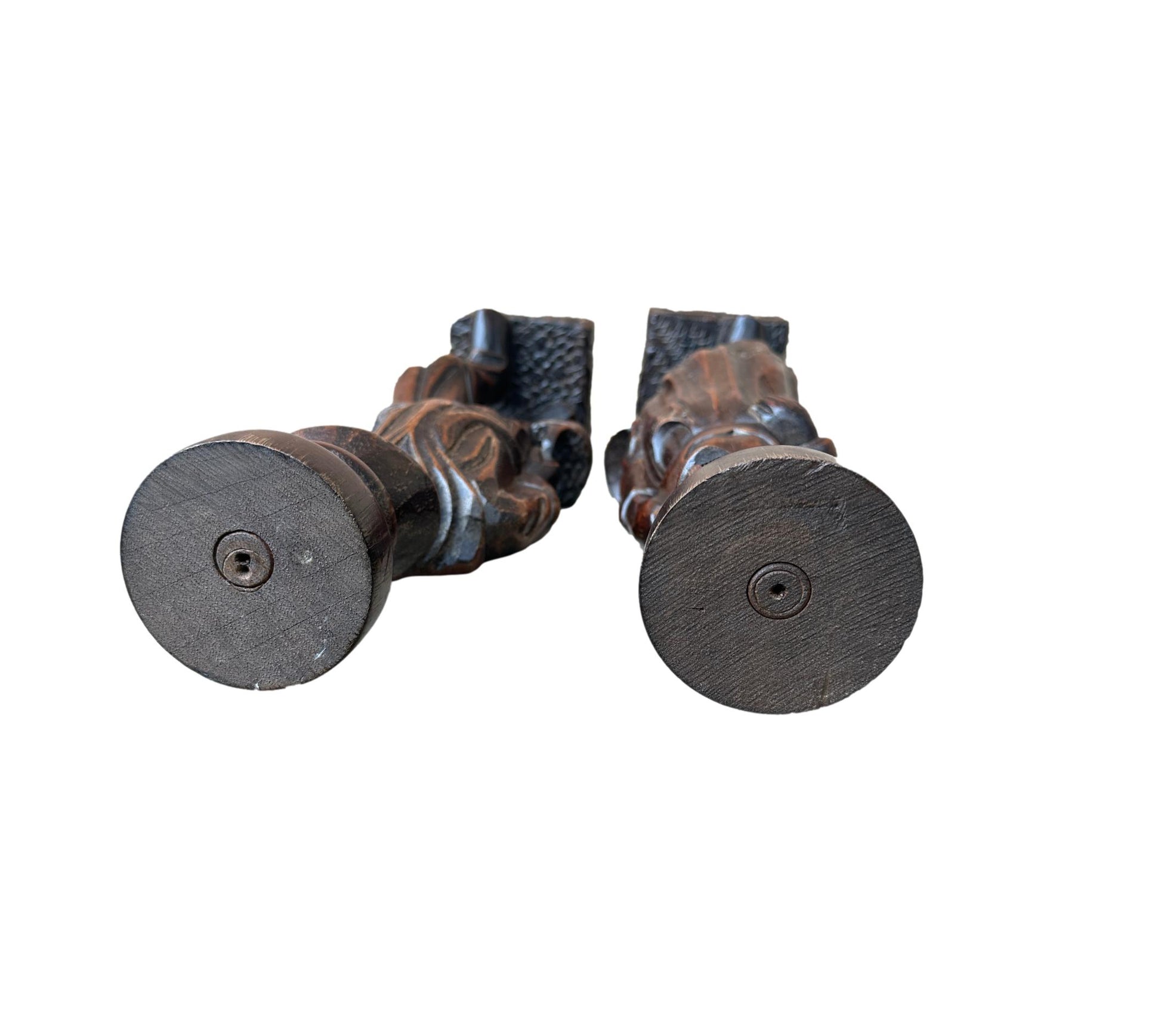 Breton wood sculptures, pair of decorative antique columns for a refined interior
