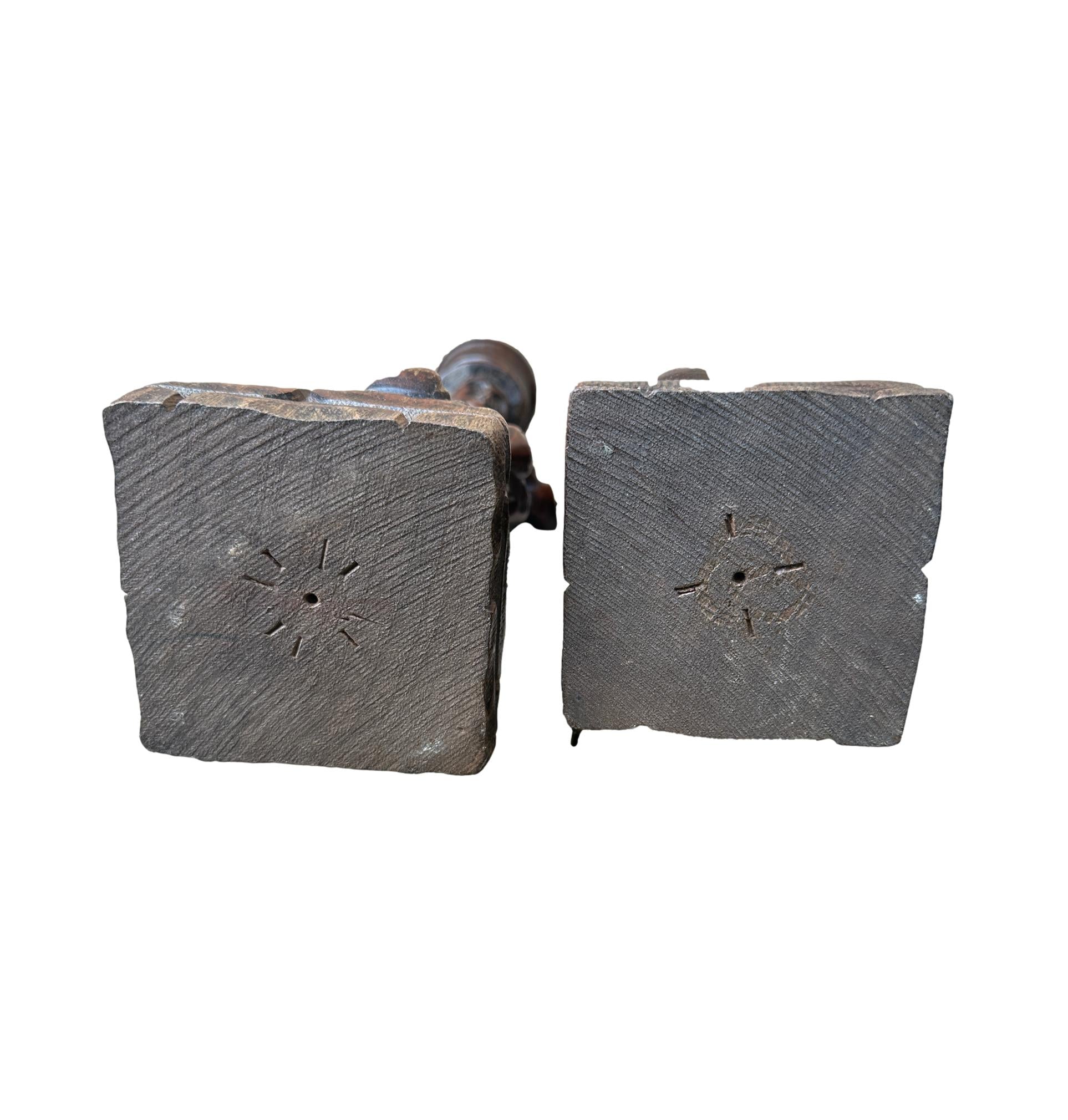 Breton wood sculptures, pair of decorative antique columns for a refined interior