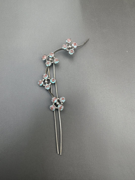 Antique Victorian Saphiret hairpin with floral design, vintage 19th-century hair accessory for elegant hairstyles or collectors