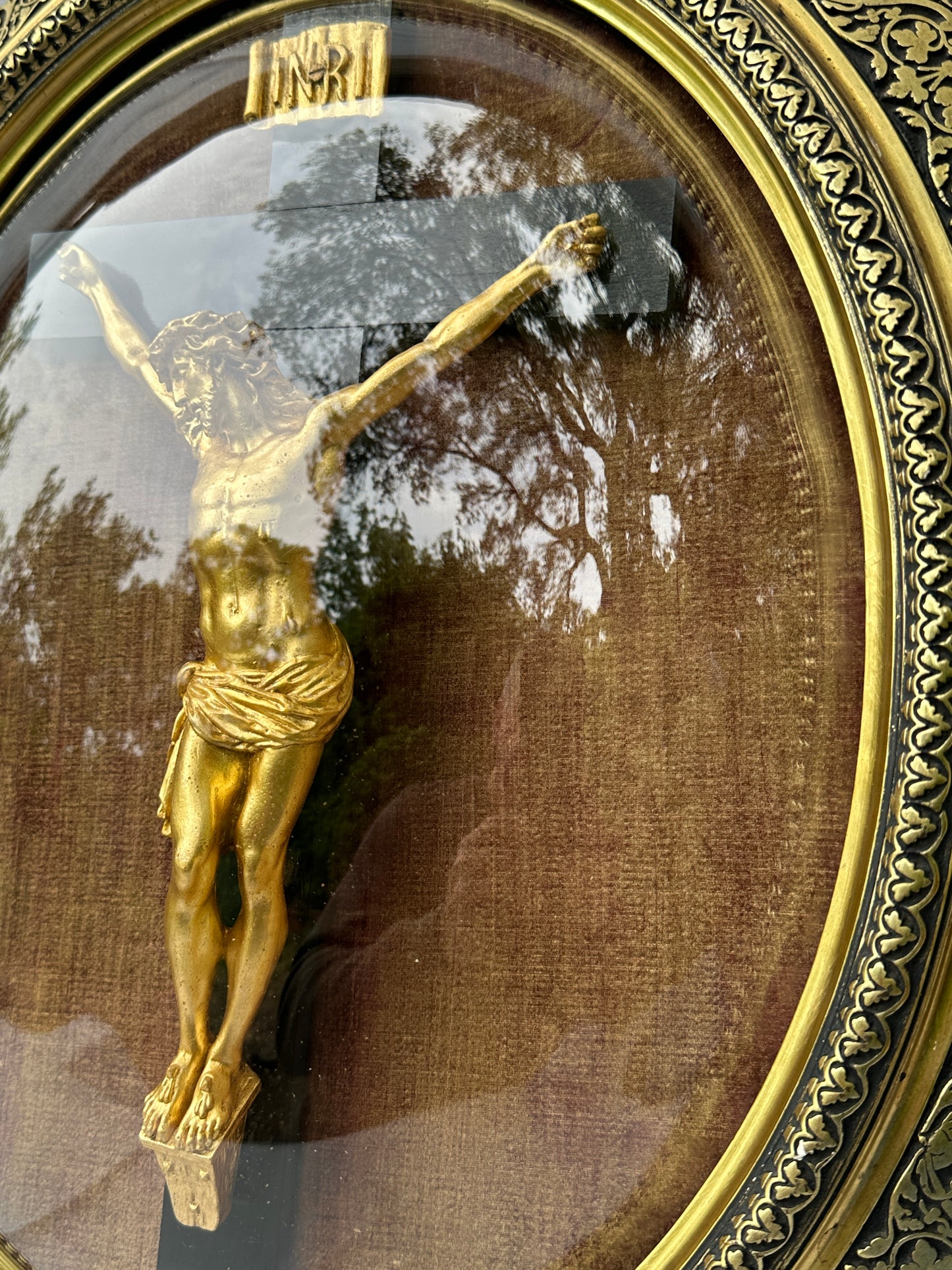 Exceptional Napoleon III Oval Religious Frame – Gold Leaf Christ & Original Domed Glass (c. 1880)