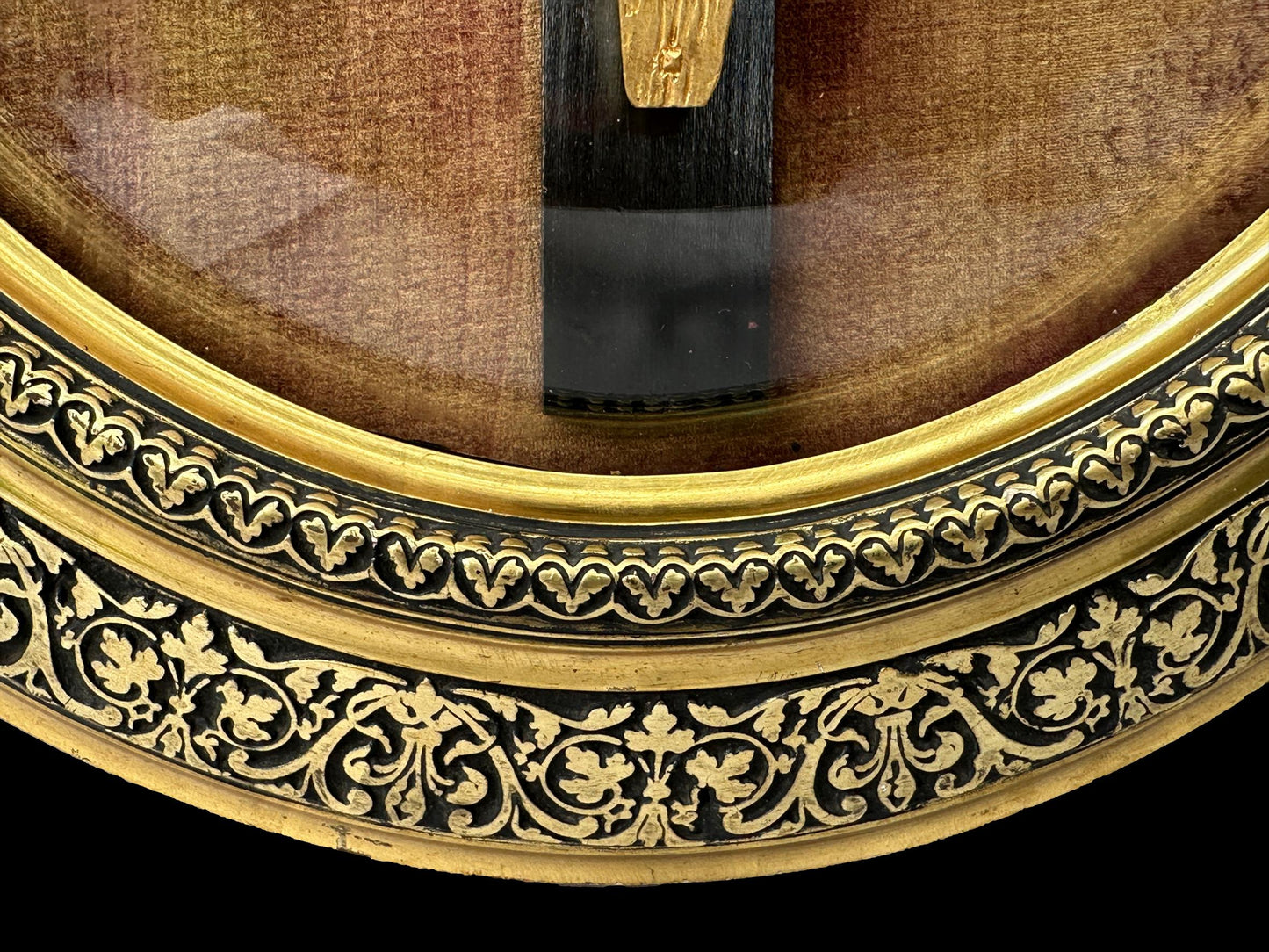 Exceptional Napoleon III Oval Religious Frame – Gold Leaf Christ & Original Domed Glass (c. 1880)