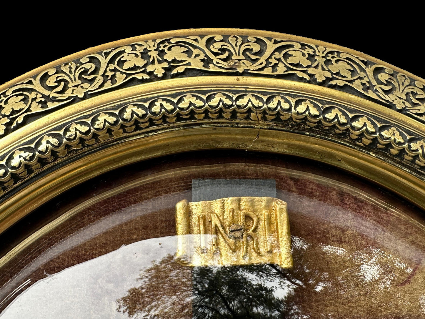 Exceptional Napoleon III Oval Religious Frame – Gold Leaf Christ & Original Domed Glass (c. 1880)
