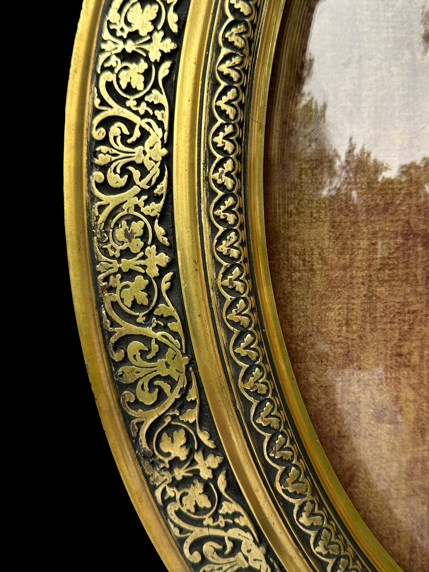 Exceptional Napoleon III Oval Religious Frame – Gold Leaf Christ & Original Domed Glass (c. 1880)