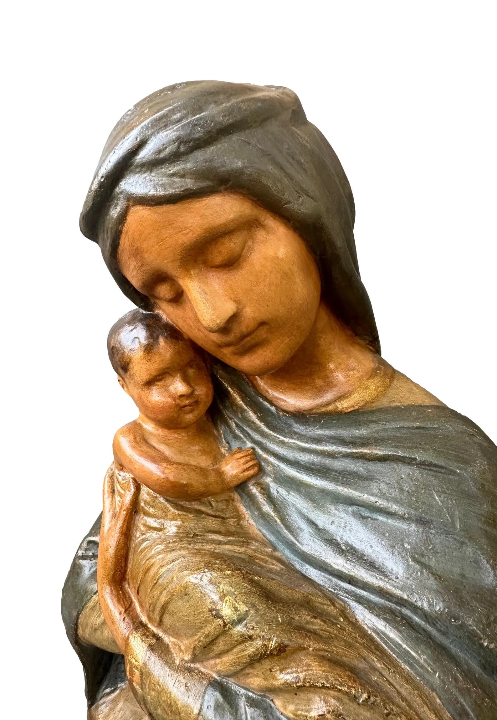 Religious sculpture in polychrome plaster depicting the Virgin and Child, dating from the early 1900s. A work of sacred art rich in detail and symbolism.
