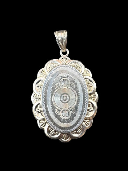 Vintage medallion necklace in sterling silver and vermeil, perfect for a precious keepsake.